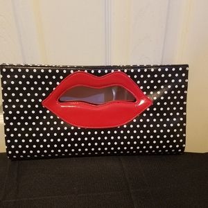 Polka dots clutch
